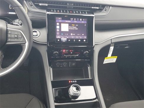 New 2025 Jeep Grand Cherokee Laredo X w/ Luxury Tech Group I image 15