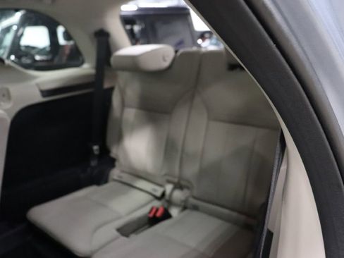 Used 2019 Land Rover Discovery SE image 16