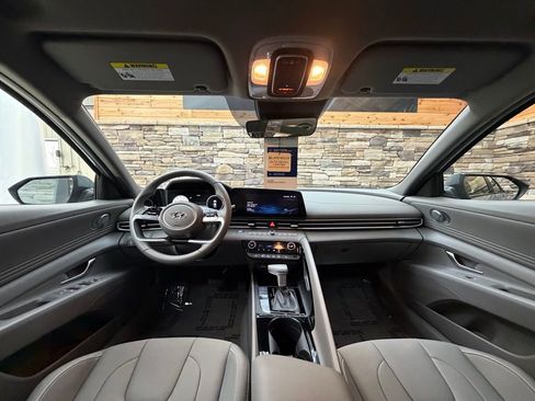 Used 2023 Hyundai Elantra SEL w/ Convenience Package image 16