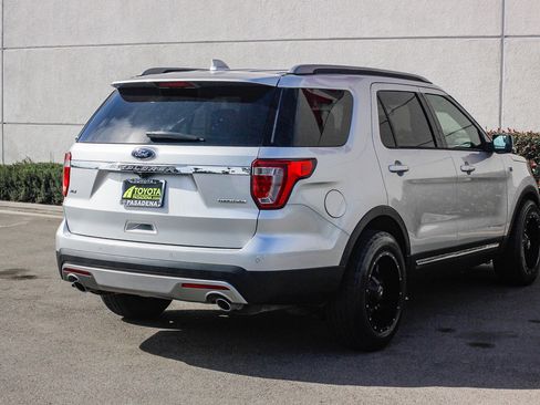 Used 2016 Ford Explorer XLT image 6