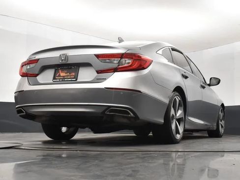 Used 2018 Honda Accord Touring image 13