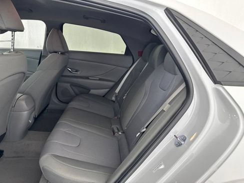 Used 2026 Hyundai Elantra SE FWD image 31