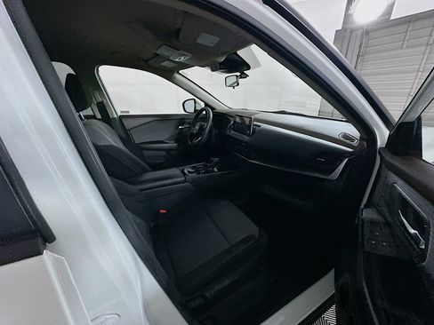 Used 2023 Nissan Rogue SV image 29