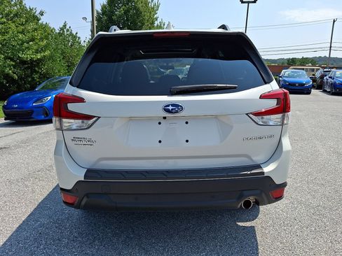 Used 2022 Subaru Forester Limited AWD/4WD image 5