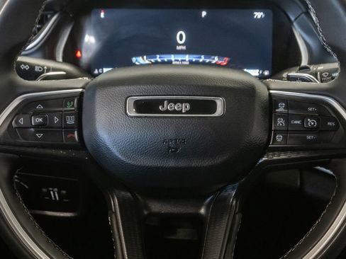 Used 2023 Jeep Grand Cherokee Laredo AWD/4WD image 15
