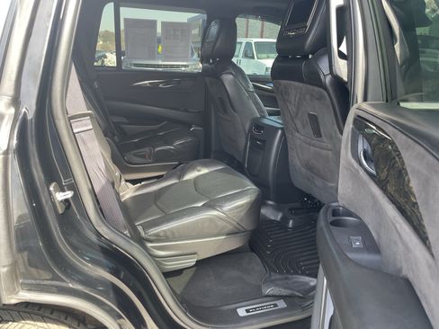 Used 2016 Cadillac Escalade Platinum AWD/4WD image 35