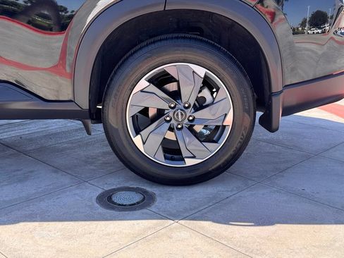 Certified 2025 Nissan Rogue SV FWD image 10