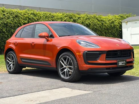 Certified 2023 Porsche Macan Turbo AWD/4WD image 10