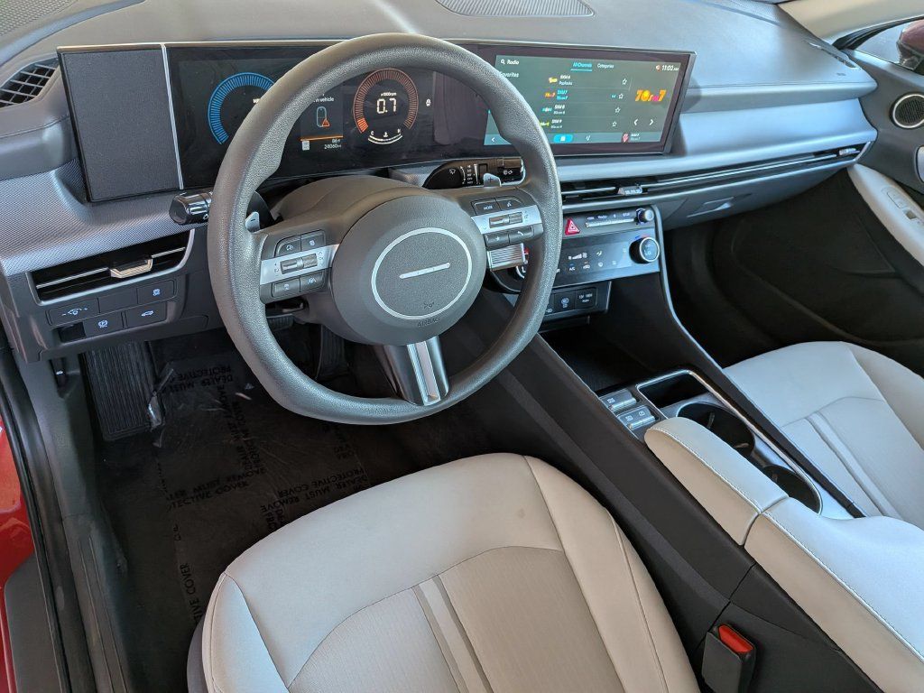 Used 2025 Hyundai Sonata SEL FWD image 13
