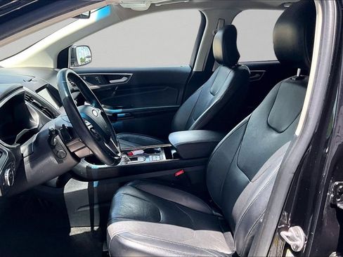 Used 2019 Ford Edge Titanium w/ Equipment Group 301A AWD/4WD image 21