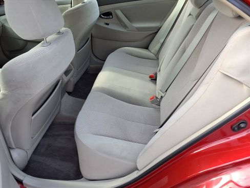 Used 2010 Toyota Camry LE FWD image 7