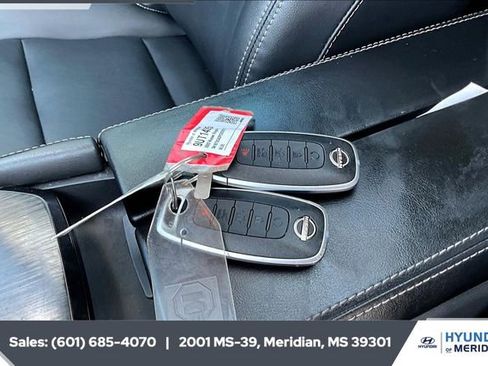 Used 2023 Nissan Rogue SL image 9