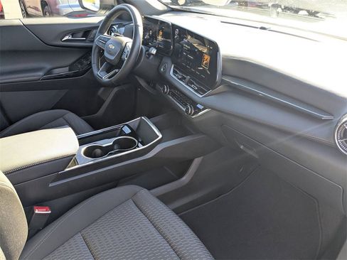 Used 2025 Chevrolet Equinox LT image 40