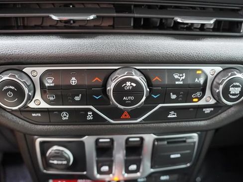 Used 2025 Jeep Wrangler Sport AWD/4WD image 25