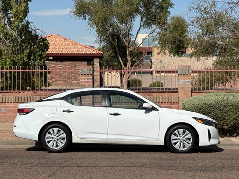 Used 2024 Nissan Sentra S FWD image 9