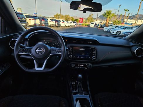 Used 2022 Nissan Kicks SR FWD image 11