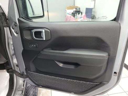 Used 2021 Jeep Wrangler Unlimited Sahara image 16