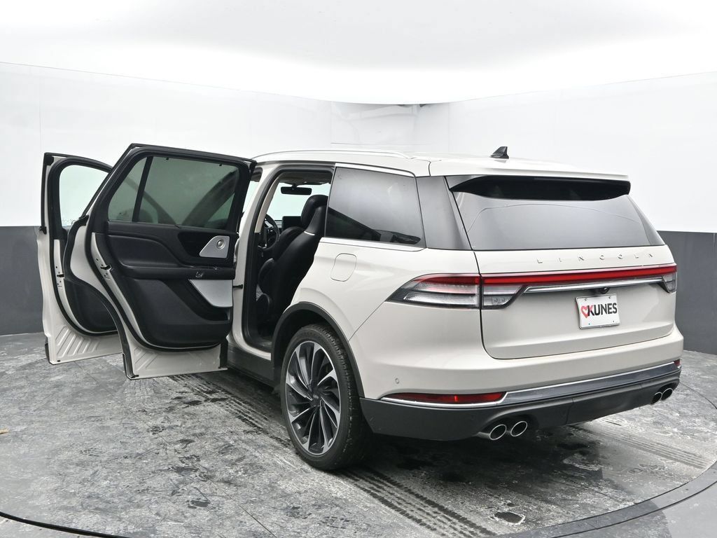 Used 2024 Lincoln Aviator Reserve w/ Equipment Group 201A AWD/4WD image 57
