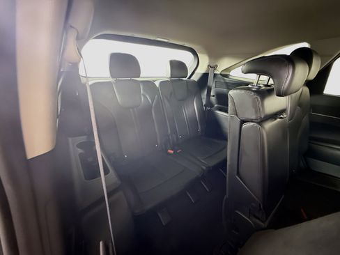 Used 2024 Kia Sorento S image 41