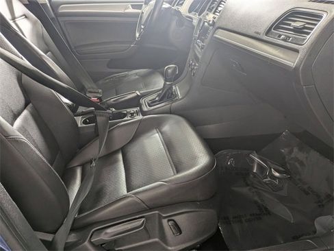 Used 2015 Volkswagen Golf SE image 29