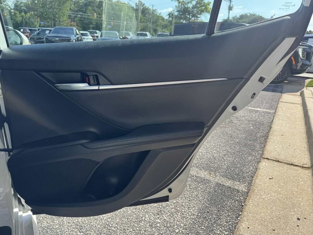 Used 2022 Toyota Camry XLE FWD image 33
