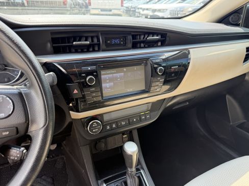 Used 2016 Toyota Corolla LE FWD image 19