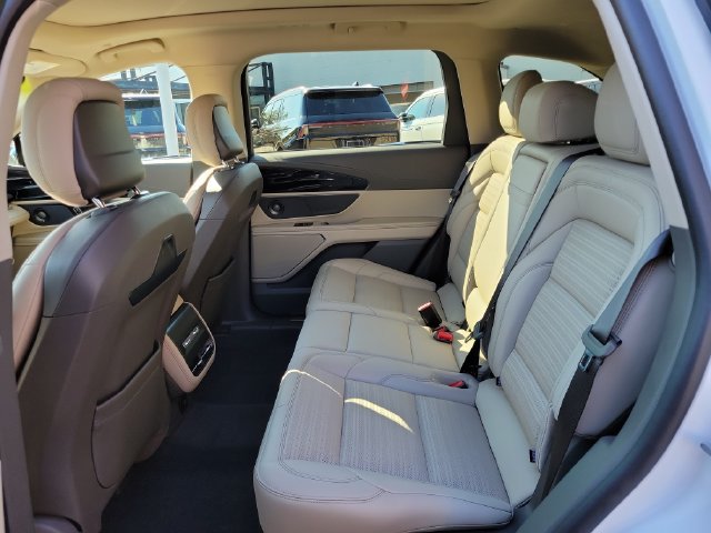 Used 2025 Lincoln Nautilus Reserve AWD/4WD image 23