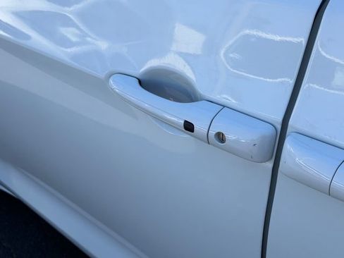 Used 2024 Chrysler Pacifica Limited FWD image 12