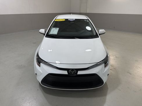 Used 2025 Toyota Corolla LE FWD image 3