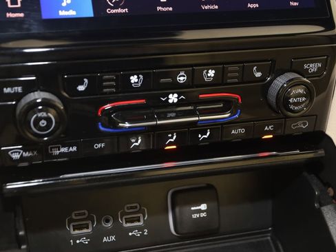 Used 2024 Jeep Grand Cherokee Limited w/ Luxury Tech Group II image 30