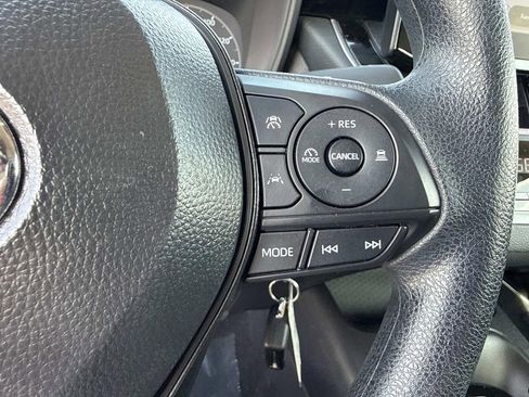 Used 2025 Toyota Corolla LE FWD image 34