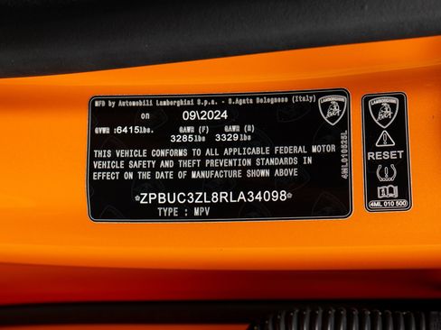 Used 2024 Lamborghini Urus Performante AWD/4WD image 20