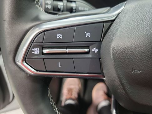 Used 2024 Chevrolet Traverse LT image 34