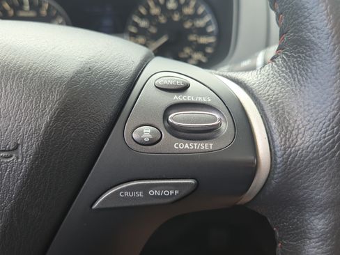 Used 2020 Nissan Pathfinder SL AWD/4WD image 28