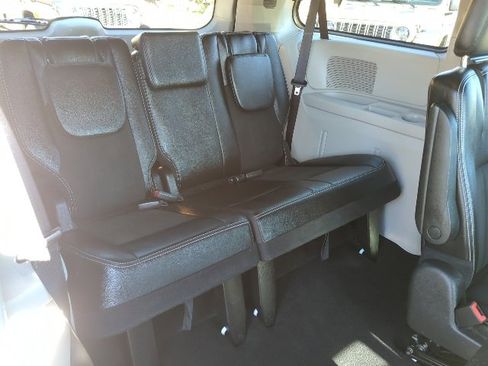 Used 2019 Dodge Grand Caravan SXT image 25