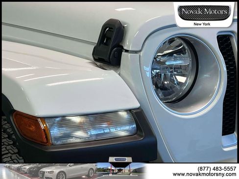 Used 2022 Jeep Wrangler Unlimited Sahara w/ Cold Weather Group image 10