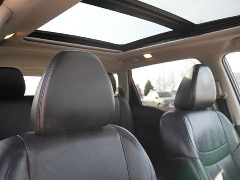 Used 2015 Nissan Rogue SL w/ SL Premium Package image 15