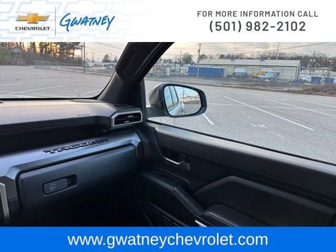 Used 2025 Toyota Tacoma TRD Off-Road image 26