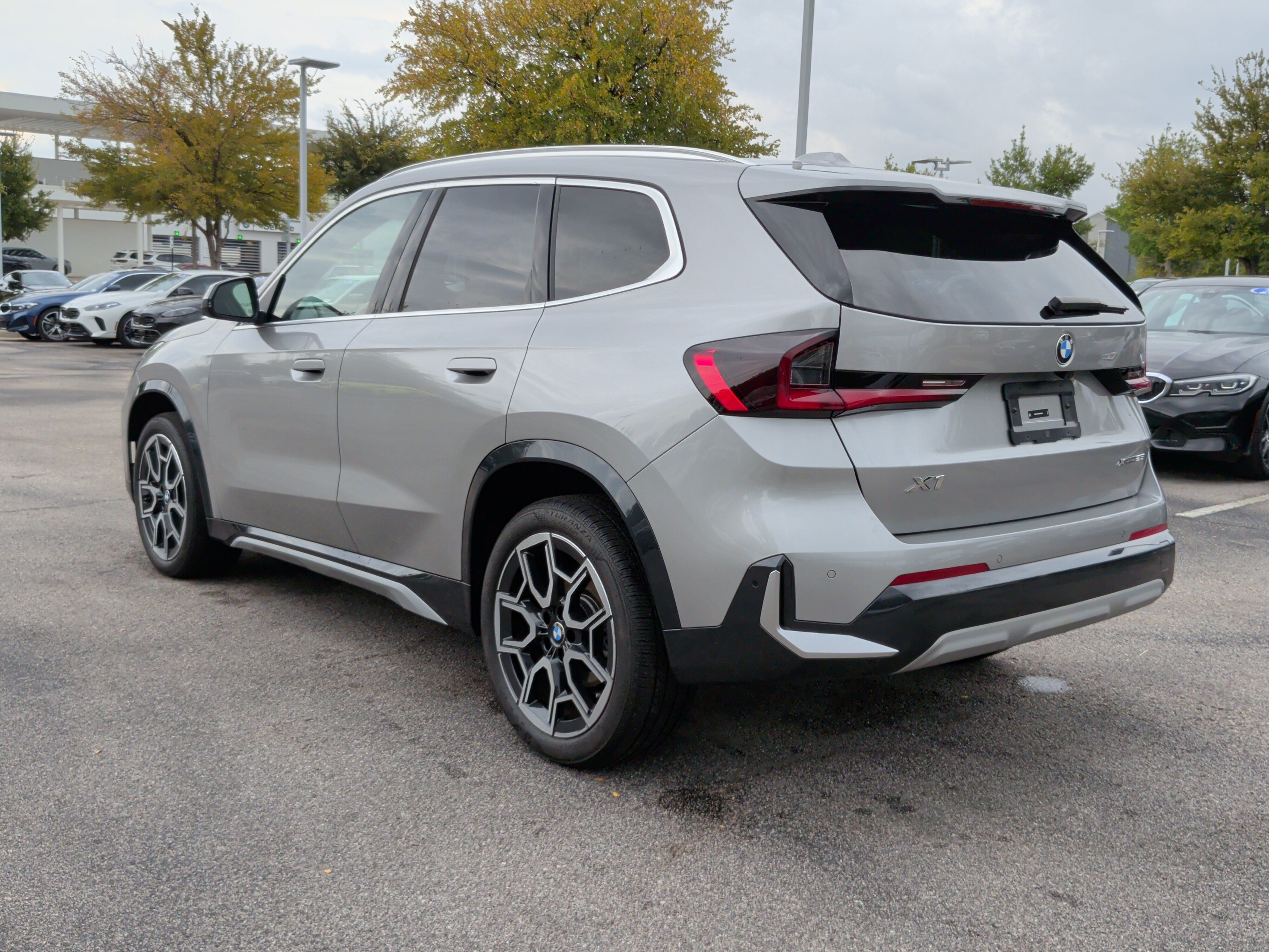 Used 2025 BMW X1 xDrive28i AWD/4WD image 9