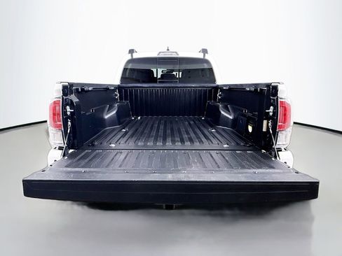 Certified 2022 Toyota Tacoma Limited AWD/4WD image 30