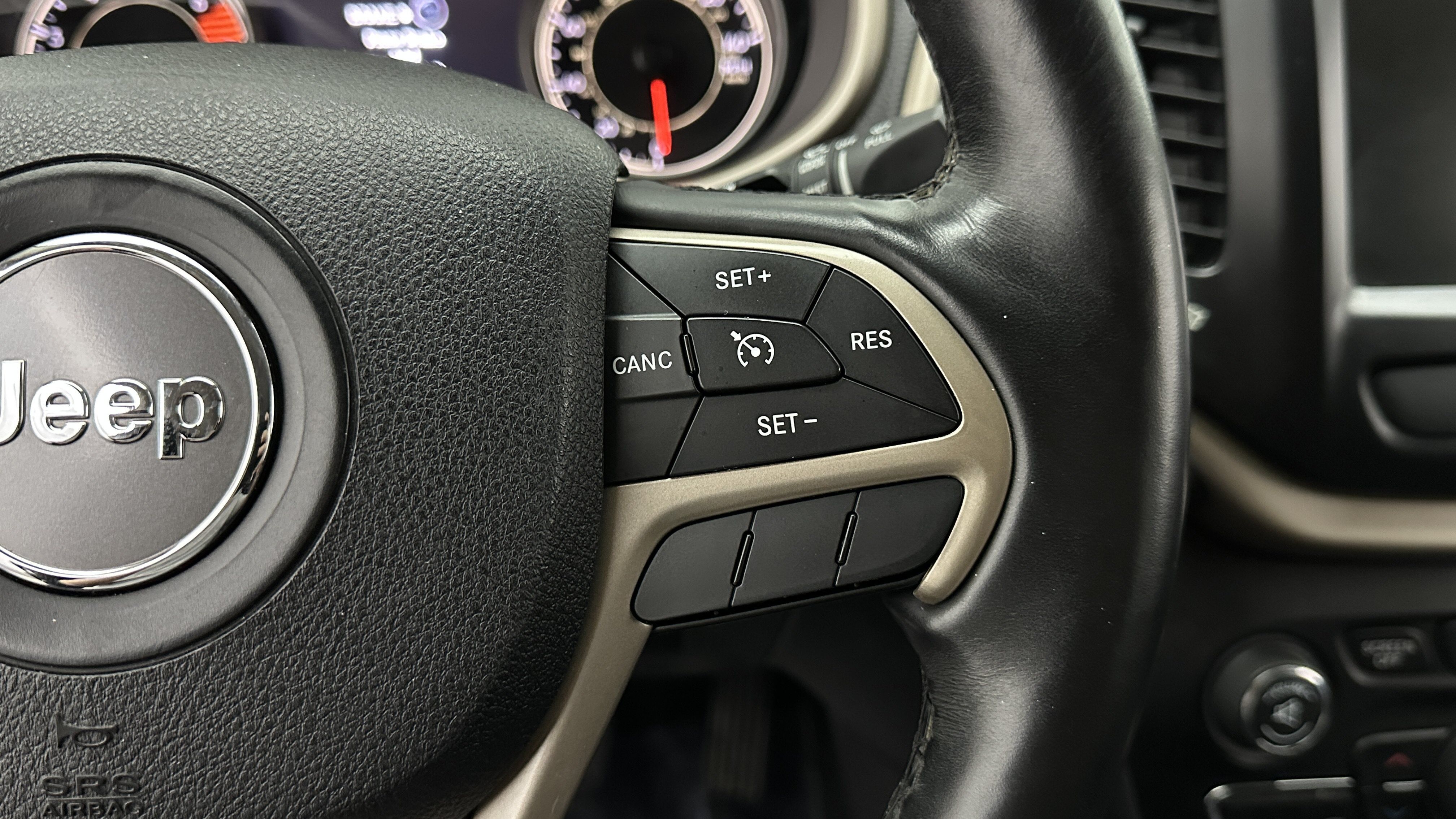Used 2017 Jeep Cherokee Limited FWD image 25