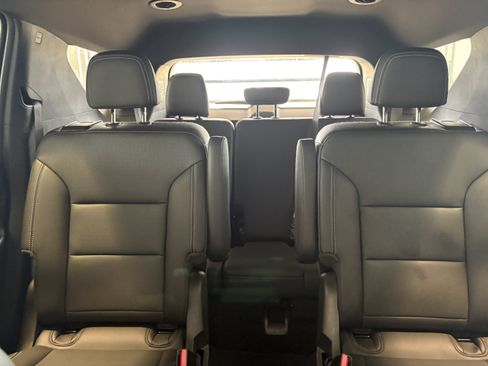 Used 2025 Chevrolet Traverse LT FWD image 22