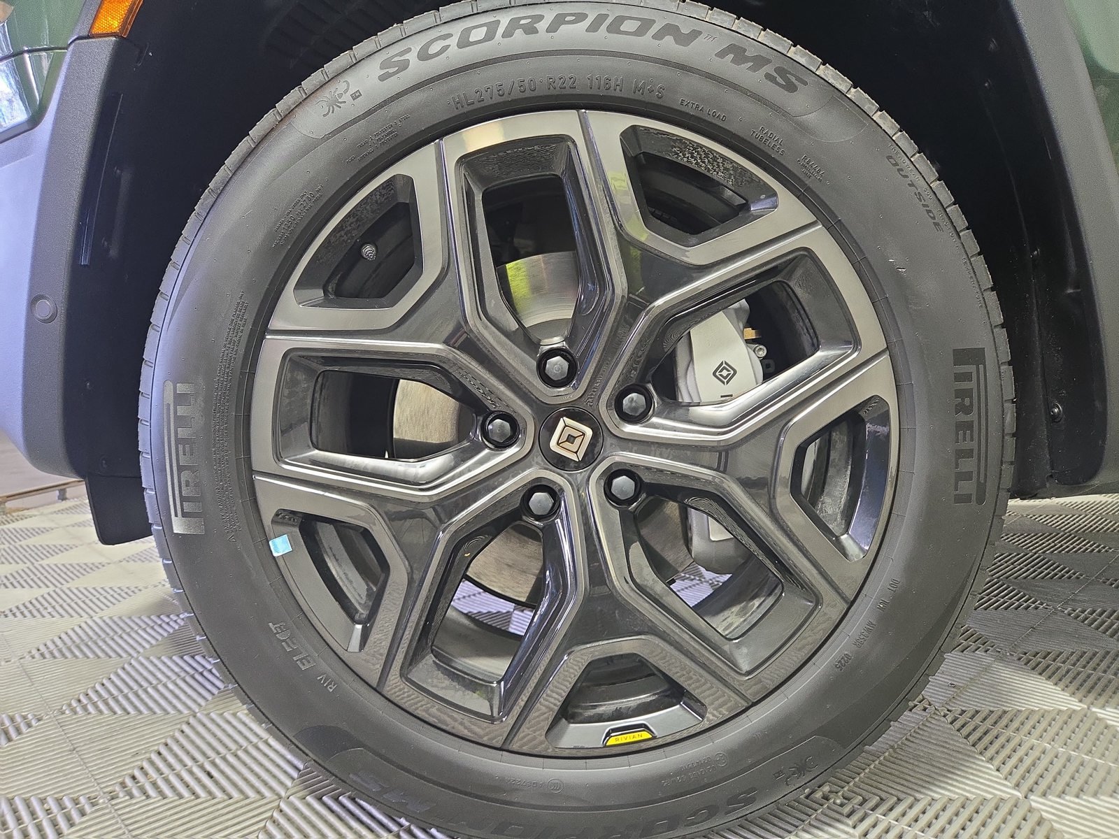 Used 2025 Rivian R1S Adventure Dual AWD/4WD image 9