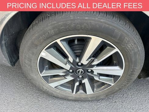 Used 2025 Nissan Versa SV FWD image 10