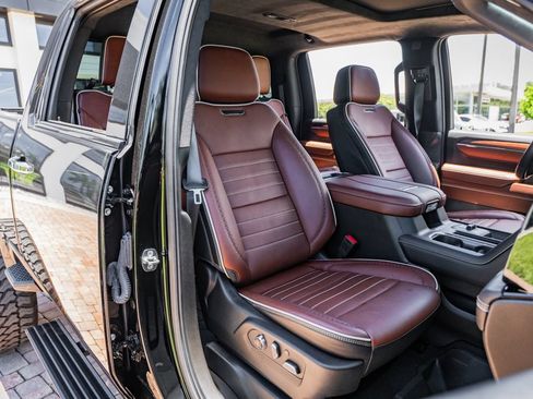 Used 2024 GMC Sierra 3500 Denali Ultimate AWD/4WD image 43