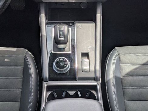 Used 2024 Mitsubishi Outlander SE FWD image 21