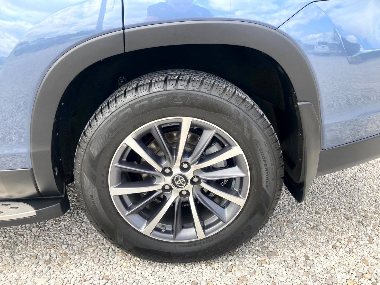 Used 2019 Toyota Highlander XLE FWD image 28