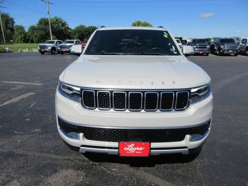 Used 2022 Jeep Wagoneer Series II w/ Premium Group I AWD/4WD image 13
