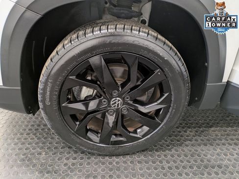 Used 2022 Volkswagen Taos SE w/ IQ.Drive SE Package AWD/4WD image 8