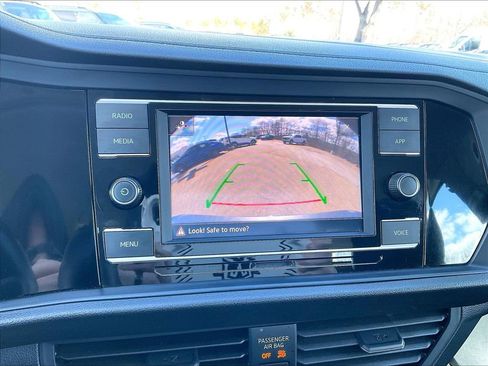 Used 2024 Volkswagen Jetta SE image 18